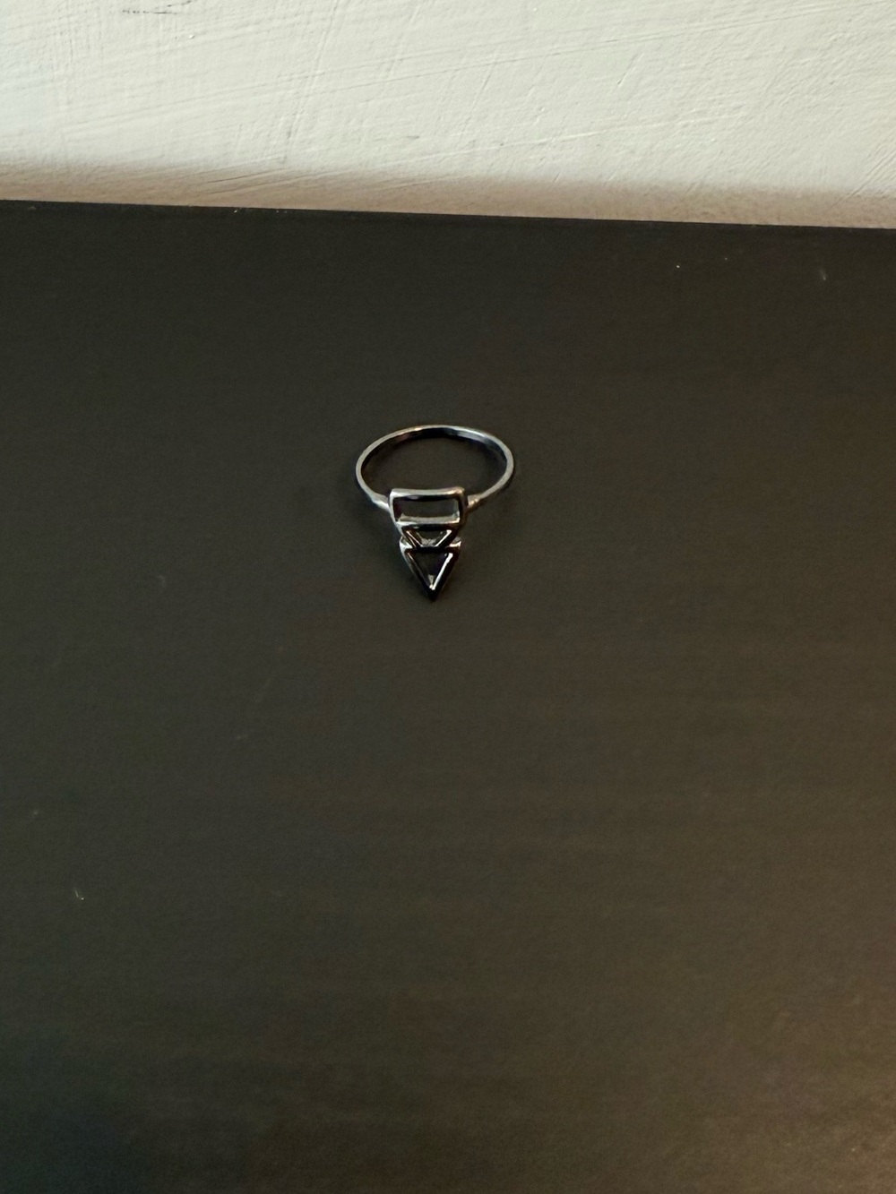 Triangle black ring - Picture 2 of 2